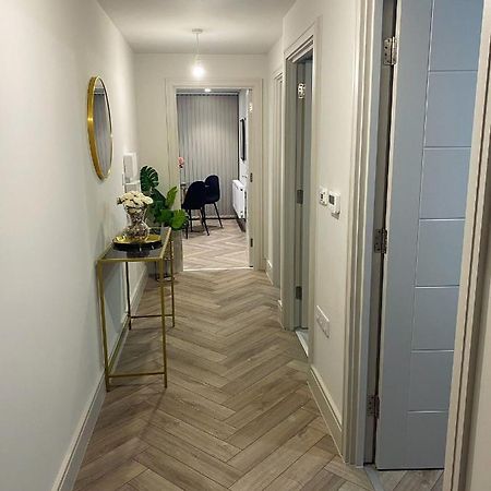 Wimbledon Luxury 3Bedroom Apartment Рейнс-Парк Екстер'єр фото
