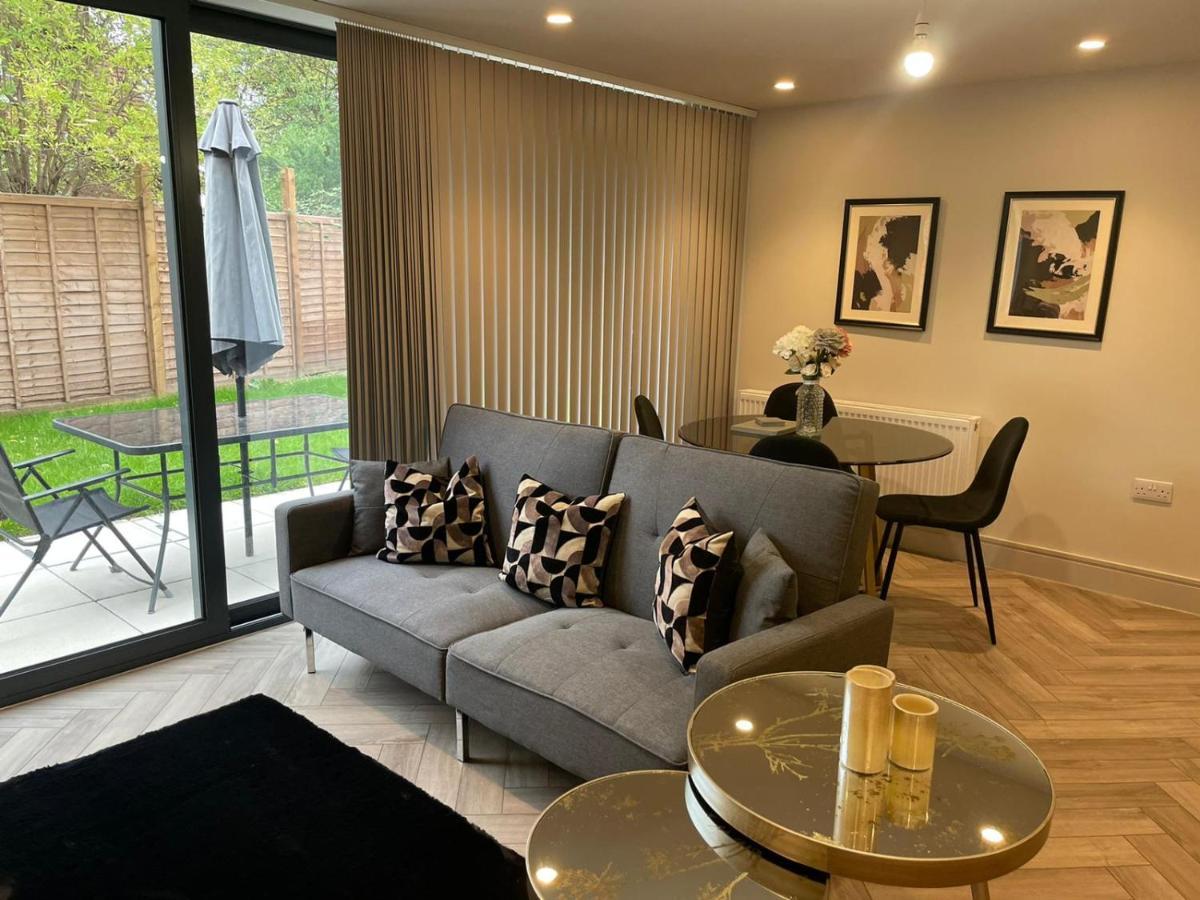 Wimbledon Luxury 3Bedroom Apartment Рейнс-Парк Екстер'єр фото