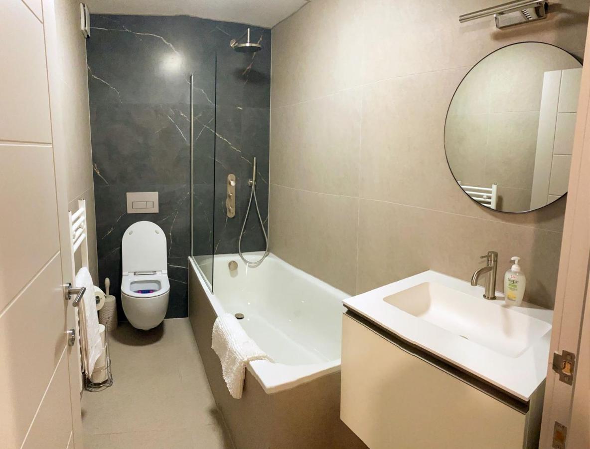 Wimbledon Luxury 3Bedroom Apartment Рейнс-Парк Екстер'єр фото