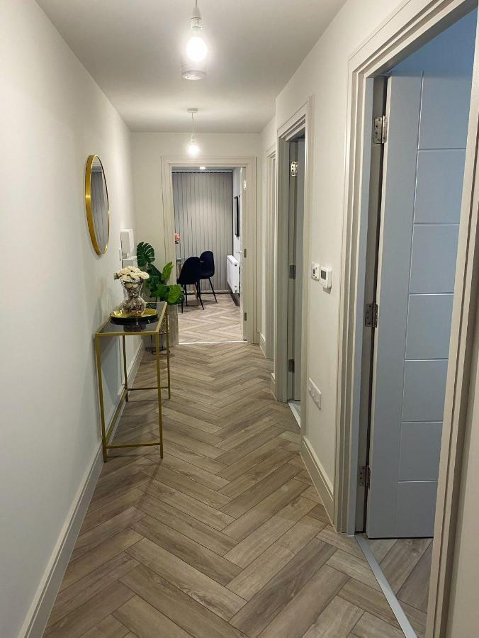 Wimbledon Luxury 3Bedroom Apartment Рейнс-Парк Екстер'єр фото