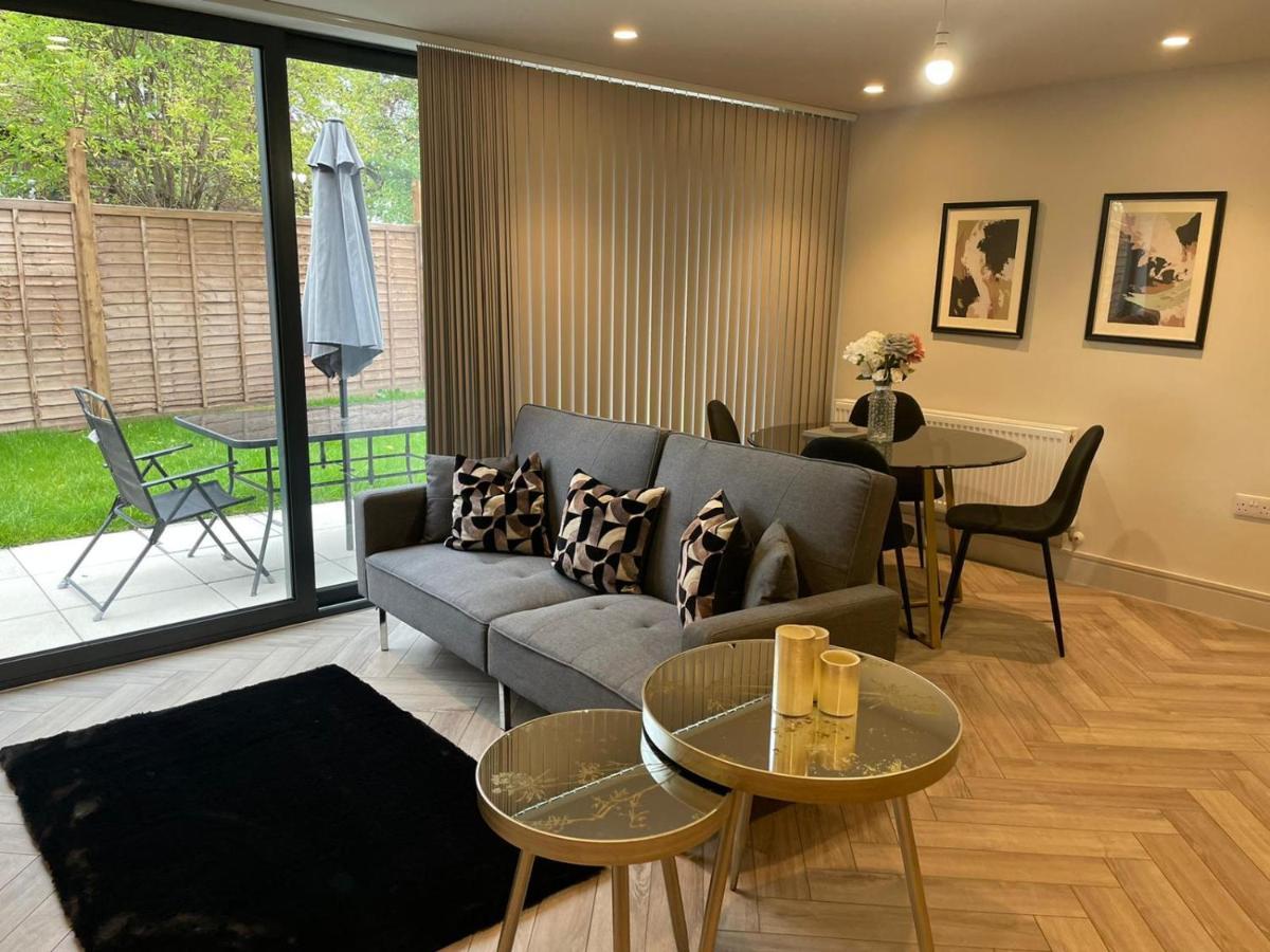 Wimbledon Luxury 3Bedroom Apartment Рейнс-Парк Екстер'єр фото