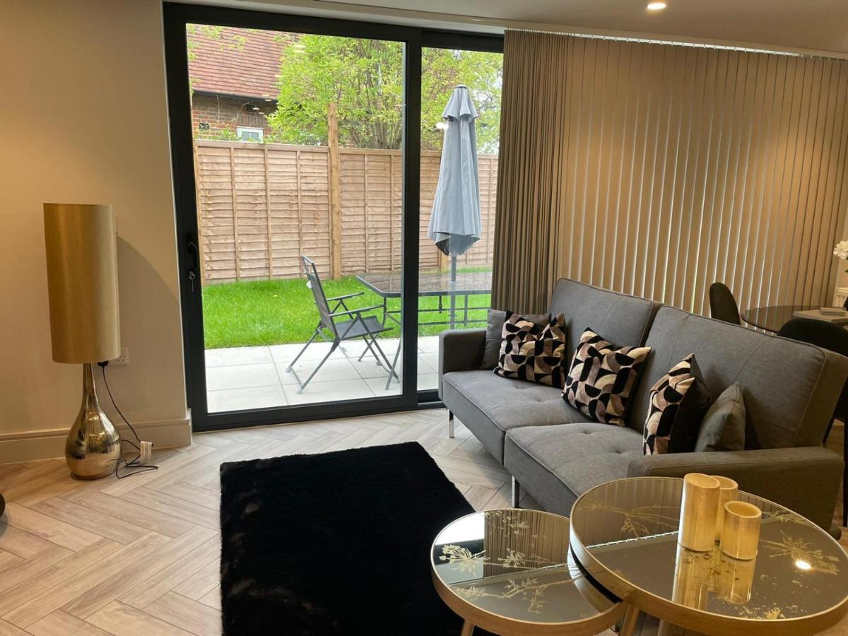 Wimbledon Luxury 3Bedroom Apartment Рейнс-Парк Екстер'єр фото